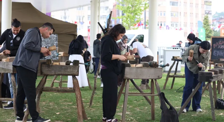 EnFest’te genç eller ahşap ve deri atölyelerinde üretti