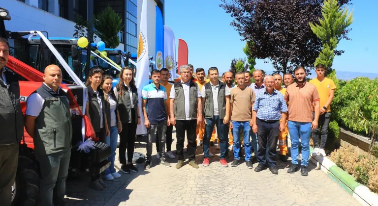 Erbaa'da 1 milyonluk kredi ile alınan 4 traktör köylülere teslim edildi