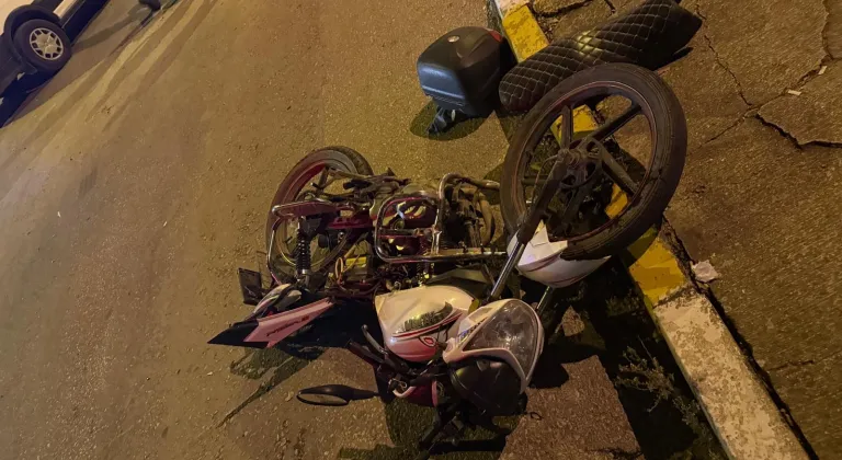 Erbaa'da otomobil motosiklete çarptı: 1 yaralı