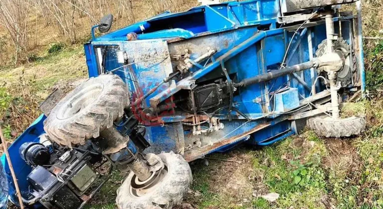 Erbaa'da patpat devrildi: 2 yaralı