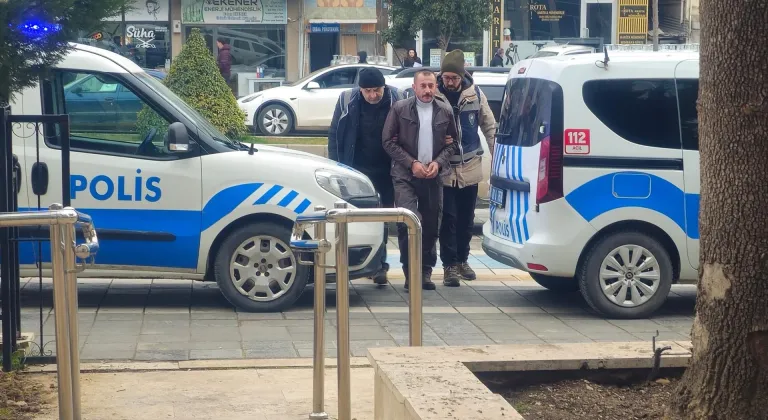 Erbaa'da durdurulan TIR’dan 5 kaçak göçmen çıktı