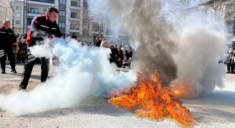 Erbaa'da itfaiye ekipleri yangın, deprem ve kurtarma tatbikatı yaptı