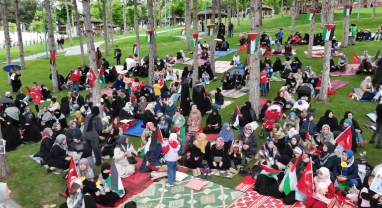 Erbaalı kadınlar Gazzeli Anneler için oturma eylemi yaptı