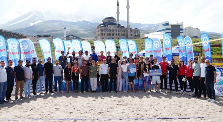 Erciyes’te Zirvede Plaj Voleybolu Heyecanı