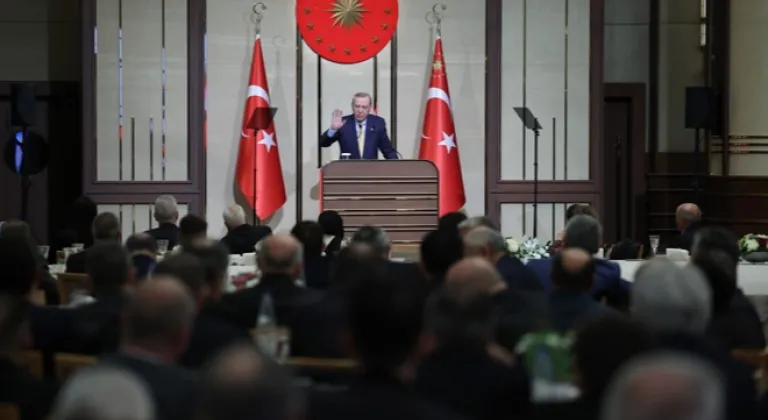 Erdoğan esnafla iftarda buluştu: Bölgesel türbülanstan başarıyla çıkacağız