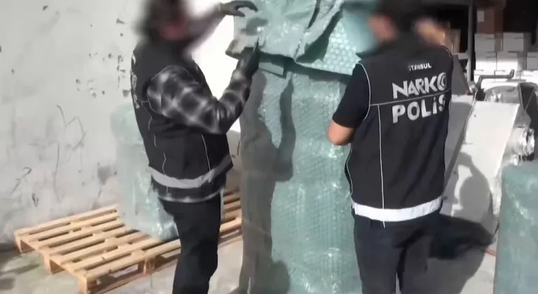 Esenyurt’ta kargoya gizlenmiş 28 kiloluk uyuşturucu ele geçirildi