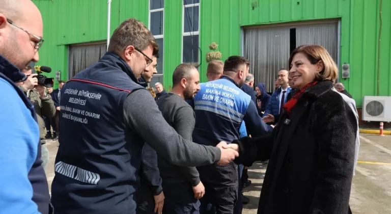 Eskişehir'de Başkan Ünlüce personelle bayramlaştı