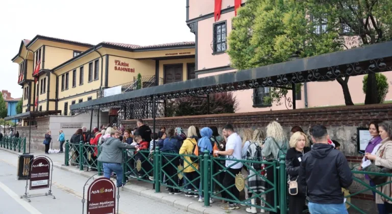 Eskişehir’de müzeler ve parklar doldu taştı