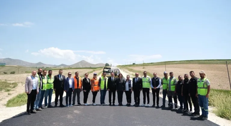 Eskişehir’de Sivrihisar-Çeltik yolunda asfalt çalışması