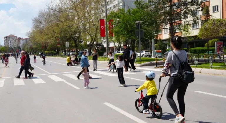  Eskişehir’de sokaklar müziğe açıldı