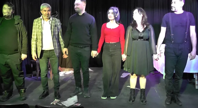 Esrarengiz Düşüş İstanbul prömiyerinde ilgi gördü