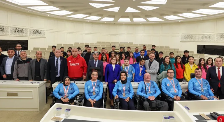 Fatma Şahin, Başarılı Sporcularla Buluştu