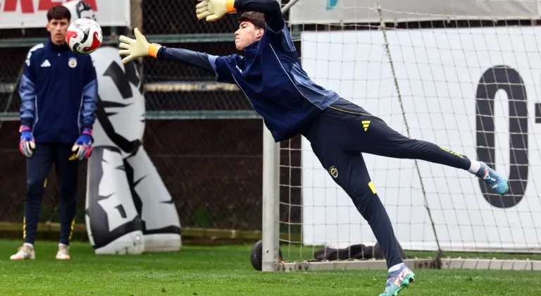 Fenerbahçe, Can Bartu Tesisleri’nde Yoğun Antrenmanla Hazırlıklarını Sürdürüyor