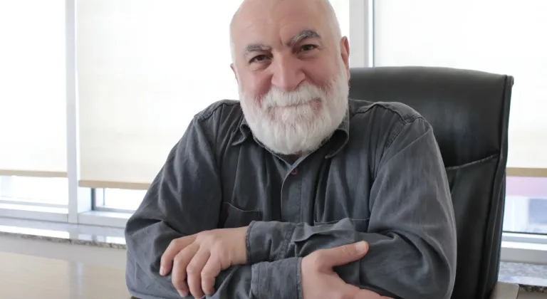 Gazeteci Mustafa Özke, Adana’yı eserleriyle dünyaya tanıtıyor