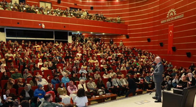Gebze'de 'Ailenin İçinde Saklı Cennet' söyleşisine yoğun ilgi