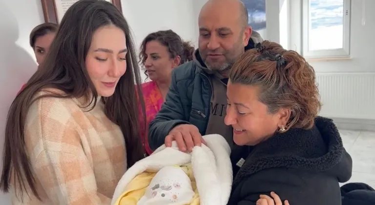 “Geçici Koruyucu Aile” modelinin 100’üncü bebeği ailesiyle buluştu