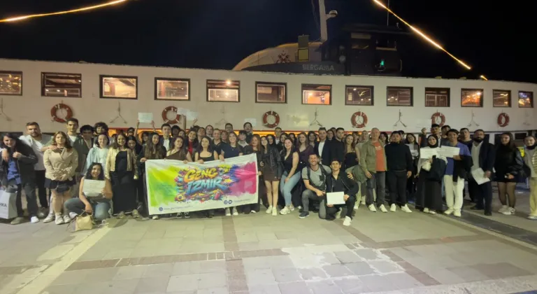 Genç İzmir gönüllüleri, Bergama Vapuru’nda buluştu