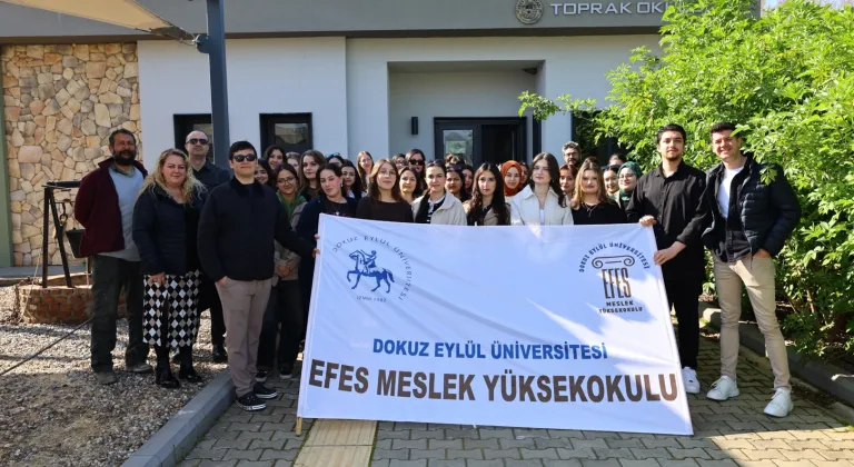 Gençler kariyerleri için Efes Tarlası Yaşam Köyü'nde buluştu