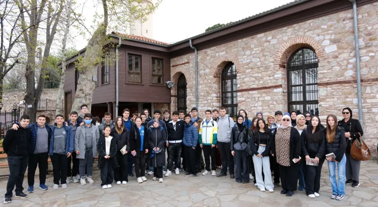 Gençler Kocaeli’de kitapla şehri keşfediyor