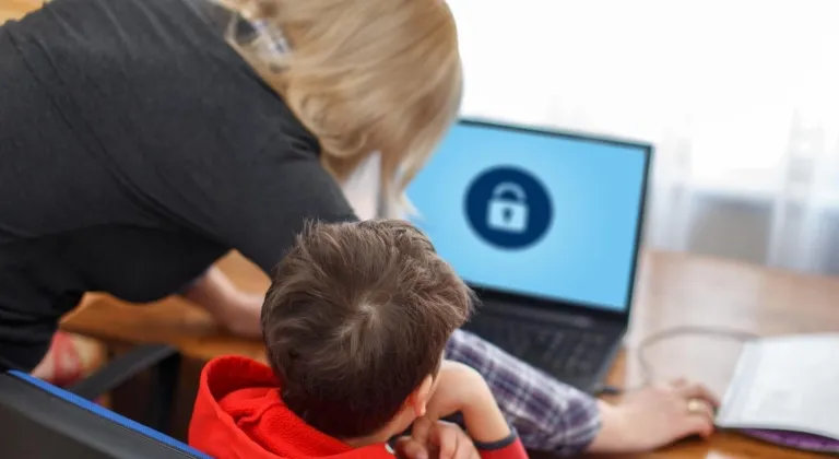 Güçlü aile ilişkileri dijital risklere karşı koruyucu