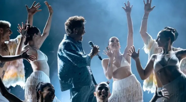 Harbiye'de Yazın Vazgeçilmezi: Kenan Doğulu’dan Efsanevi Performans










