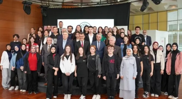 Hasan Mandal, Bursa’da Gençlerle Bilim Üzerine Söyleşti


