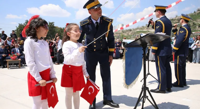 Hava Kuvvetleri Bandosu’ndan öğrencilere moral konseri