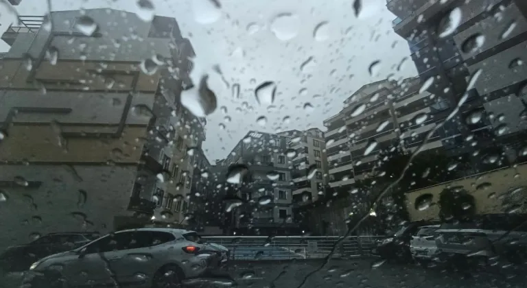 Hava sıcaklıkları düşüyor! Çok sayıda bölgede kuvvetli yağış bekleniyor