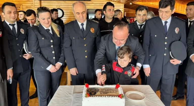 Hopa Kaymakamı Arslantürk polisleri kabul etti