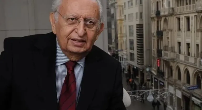 Hüsamettin Cindoruk hayatını kaybetti