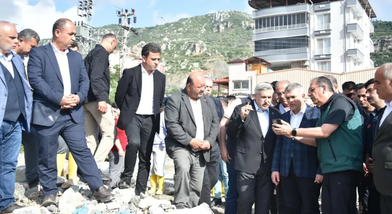 Hüseyin Yayman Hatay'da sel bölgesinde incelemelerde bulundu