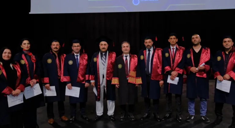 İletişim fakültesinde mezuniyet heyecanı