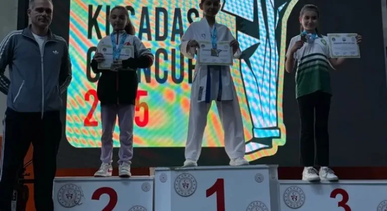 Ilgın Gülal, Kuşadası'nda Bronz Madalya Kazandı








