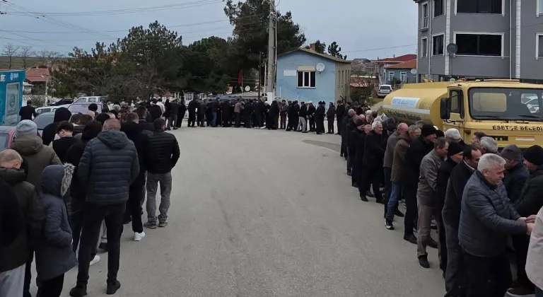 İpsala'da asırlık gelenek... Metrelerce uzayan bayramlaşma kuyruğu!