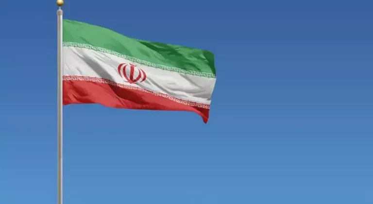 İran’dan Zelenski’ye tepki: “Dünya kafası karışık söylemlerden yoruldu”