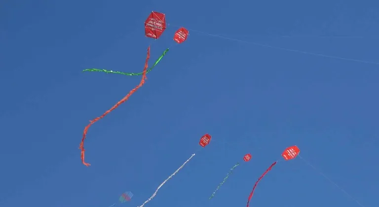 İstanbul Çekmeköy’de gökyüzünde renk cümbüşü