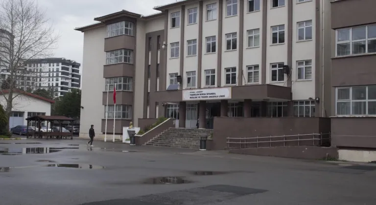 İstanbul Çekmeköy'de lisede bıçaklı saldırı! 2 öğretmen ve 1 öğrenci yaralandı