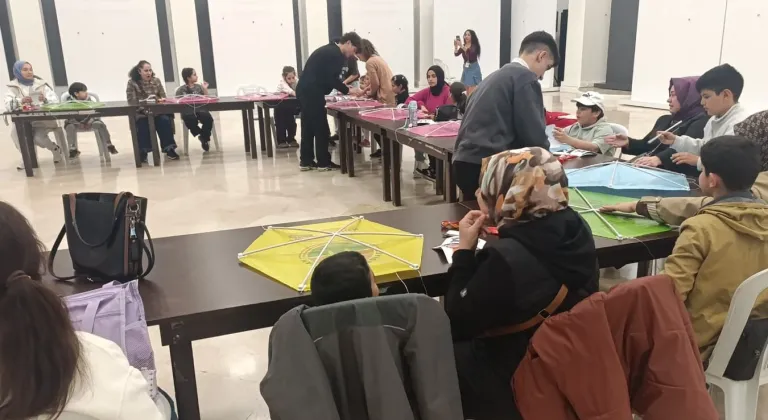 İstanbul Maltepe'de annelere özel uçurtmalar tasarlandı