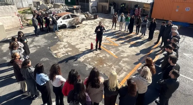 İstanbul Maltepe'de öğretmenlere yangın müdahale eğitimi verildi