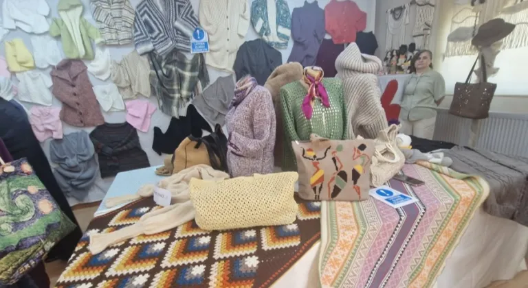 İstanbul Maltepeli kadınların el emeği eserleri sergilenmeye başladı