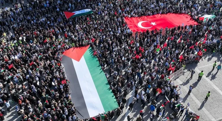 İstanbul’da Filistin’e destek yürüyüşü için vatandaşlar Galata Köprüsü’nde buluşuyor