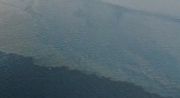 İstanbul’da kuvvetli yağış sonrası dereden Boğaz’a çamur aktı