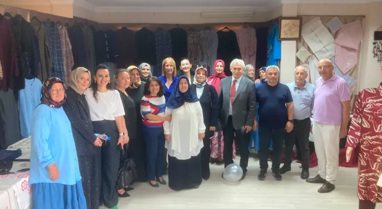 İZMEK'in yıl sonu sergilerine büyük ilgi