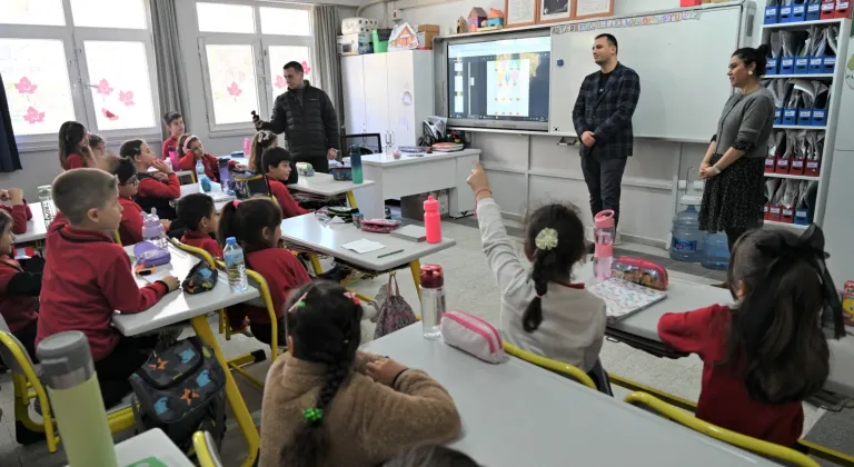 İzmir Bornova'da Başkan Eşki 'Hayat Bilgisi'nde yerel yönetimleri anlattı