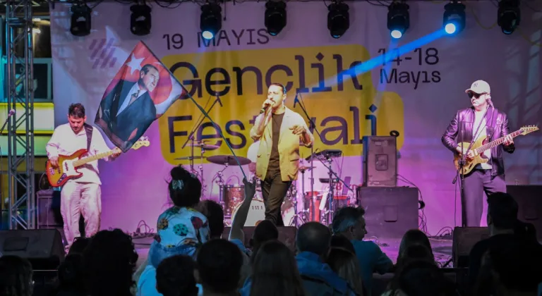 İzmir Bornova’da Gençlik Festivalinde 19 Mayıs coşkusu