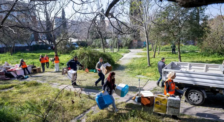 İzmir Bornova’da “Kedili Park” yeniden güvenli hale geldi