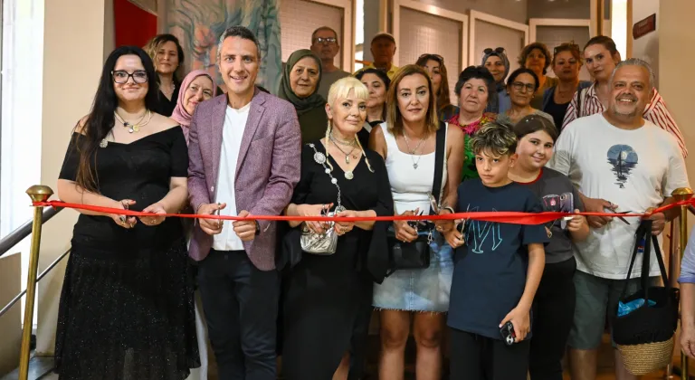 İzmir Bornova’da sanatseverlere ‘Biz’ sergisi