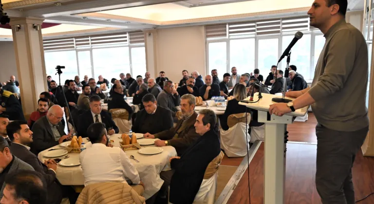 İzmir Bornova'da sanayi esnafıyla aynı sofrada