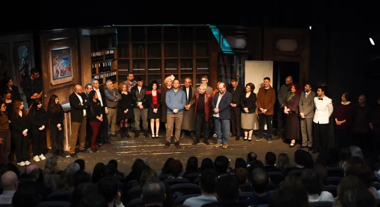 İzmir Bornova’da tiyatroya alkış