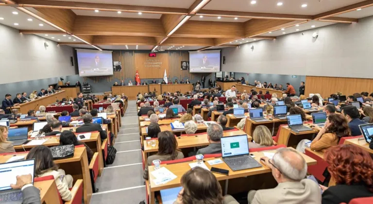 İzmir Büyükşehir ve ESHOT 2025 faaliyet raporu kabul edildi